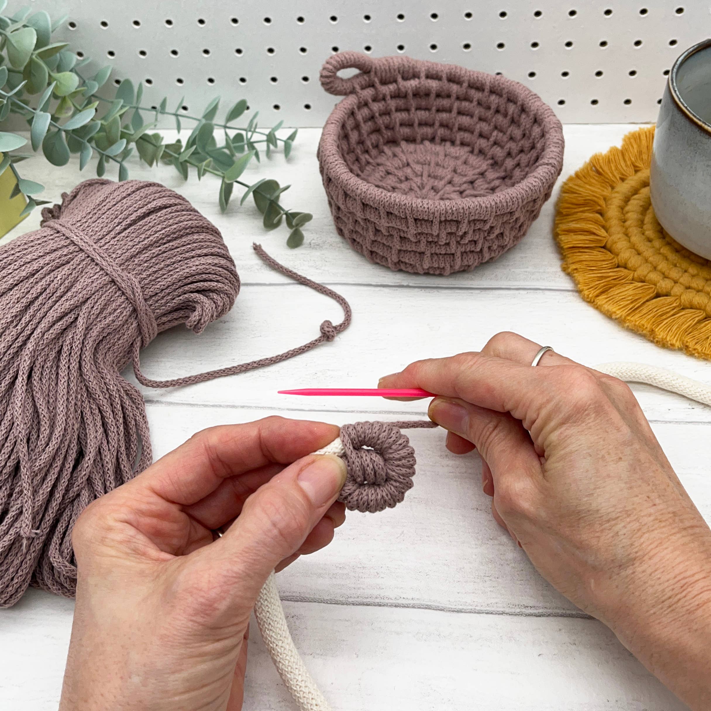 Macrame Kit, Baskets - Mauve - Learn to make a set of three